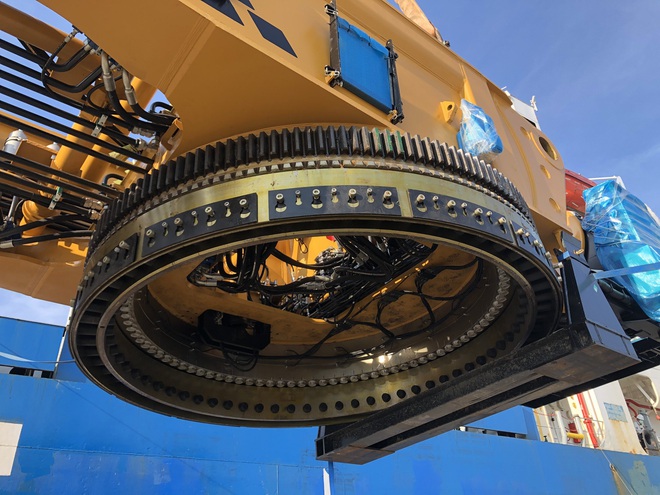 Cận cảnh những thiết bị khổng lồ thi công điện gió ở Việt Nam - 5