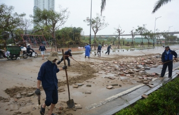 Giúp người dân ổn định cuộc sống sau bão số 9