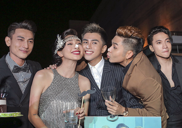 sao viet ngay 1612 mon 2k gay gat dap tra tin don lo clip nong nhu ban than ngan 98