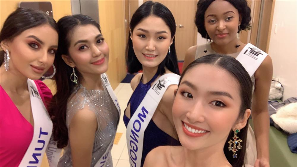 sao viet ngay 1812 dao dien le hoang bi nem da khi nhac lai chuyen lo clip nong cua hoang thuy linh