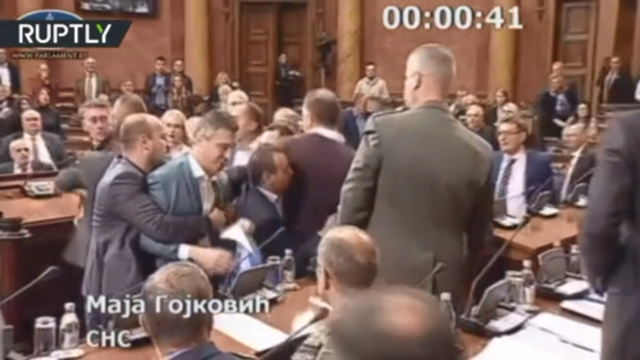 Video nghị sĩ Serbia lao vào ẩu đả dữ dội tại quốc hội