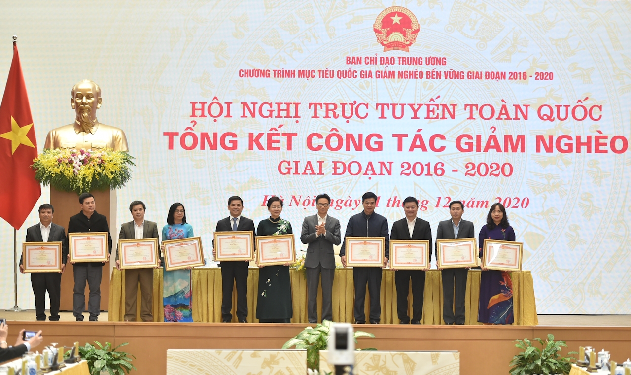 Thủ tướng Nguyễn Xuân Phúc chủ trì Hội nghị trực tuyến tổng kết công tác giảm nghèo