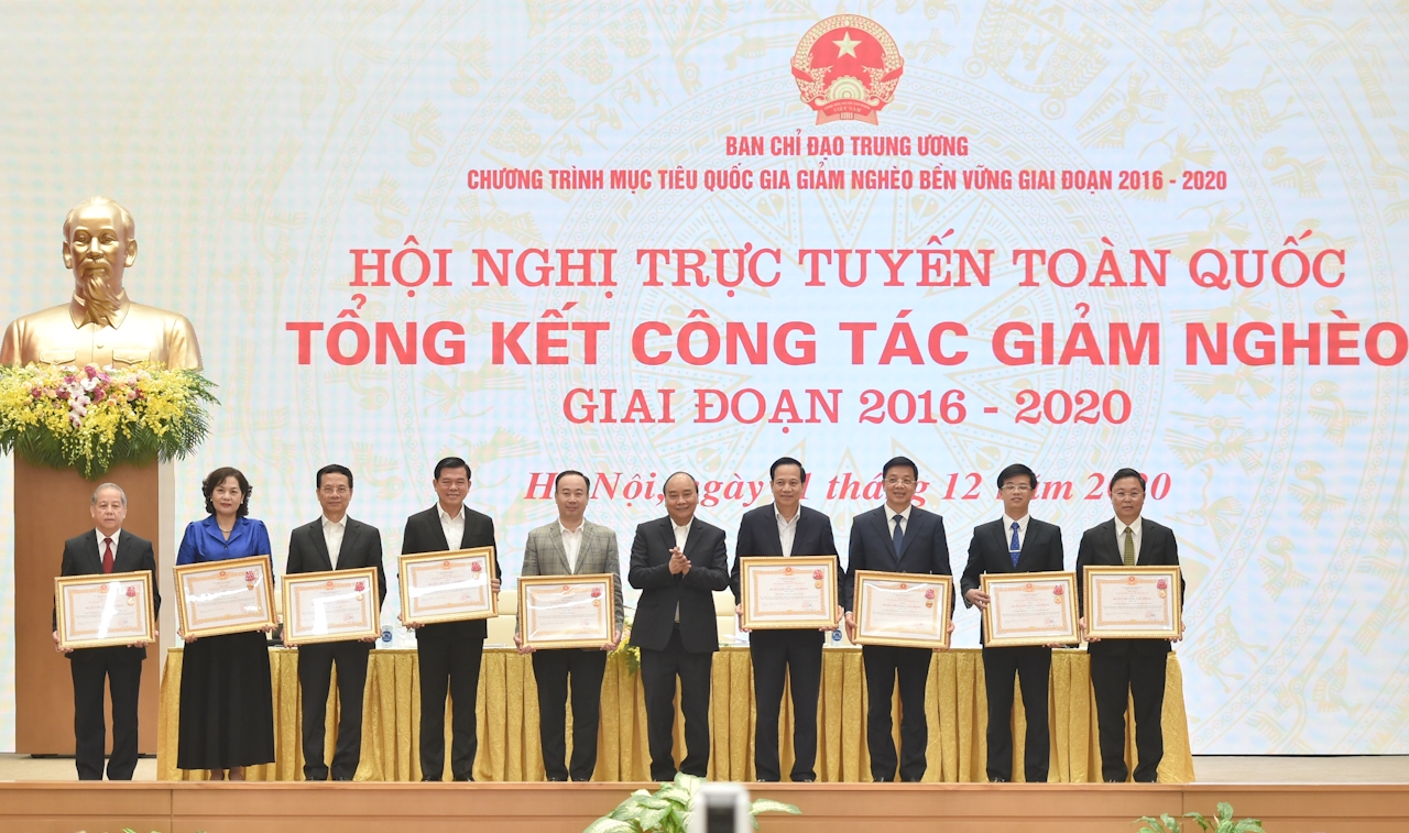 Thủ tướng Nguyễn Xuân Phúc chủ trì Hội nghị trực tuyến tổng kết công tác giảm nghèo