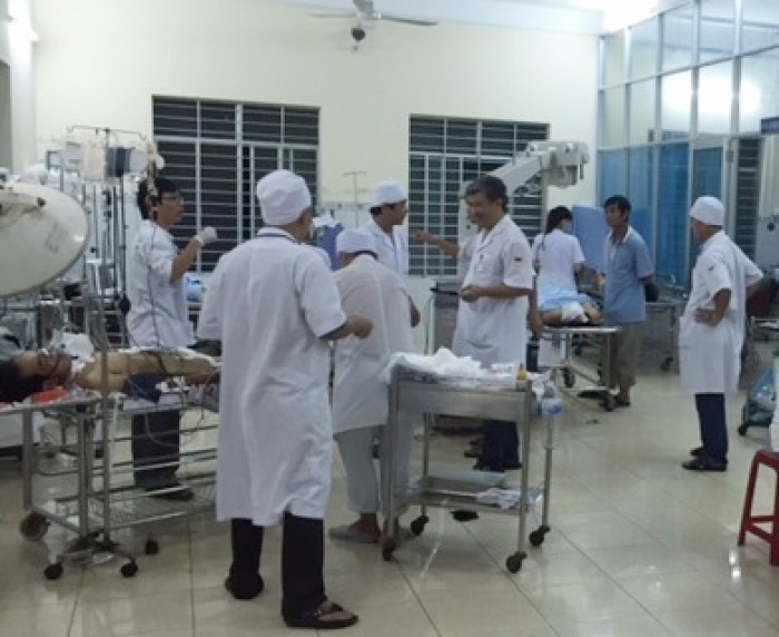 mai hien do sap 3 nguoi tru mua phai nhap vien cap cuu