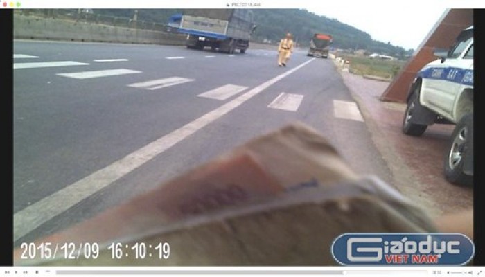 video lanh dao pc67 ha tinh hinh anh chua ro la csgt co nhan tien hay chua