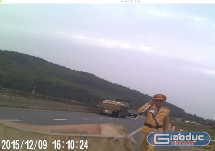 video lanh dao pc67 ha tinh hinh anh chua ro la csgt co nhan tien hay chua