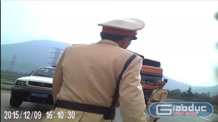 video lanh dao pc67 ha tinh hinh anh chua ro la csgt co nhan tien hay chua