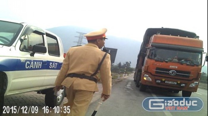 video lanh dao pc67 ha tinh hinh anh chua ro la csgt co nhan tien hay chua