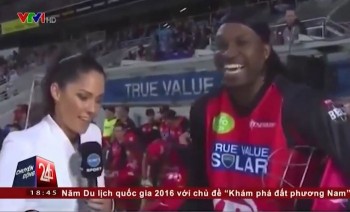 [VIDEO] VĐV 'tốn' 160 triệu tán tỉnh nữ MC trên sóng truyền hình