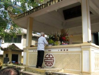 “Nghiêng ngả” khu lăng mộ vì “trống đánh xuôi, kèn thổi ngược”