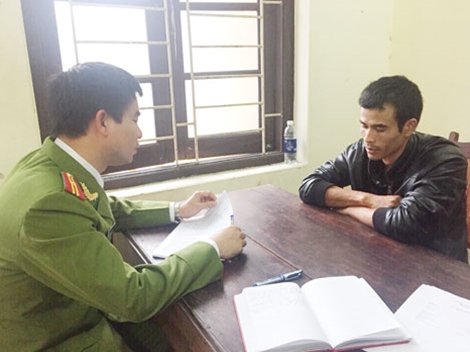 ga chong am tham len ke hoach tra thu khi phat hien tin nhan nhay cam trong dien thoai cua vo