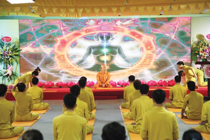 hoa thuong thich hue dang tang sam ngoc linh cho cac benh vien