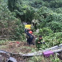 hien truong vu tai nan tren deo hai van xe lan nhieu vong truoc khi nam duoi vuc