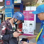gia xang dau tiep tuc giam hon 1000 donglit
