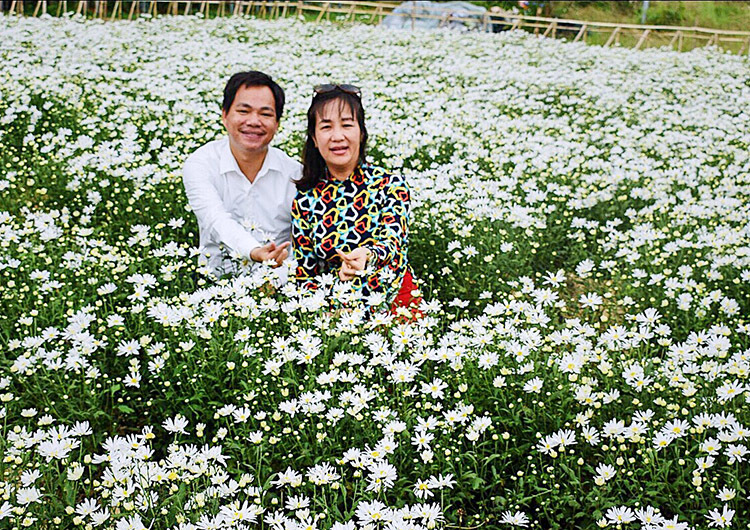 hai tien si dua cuc hoa mi ve da nang