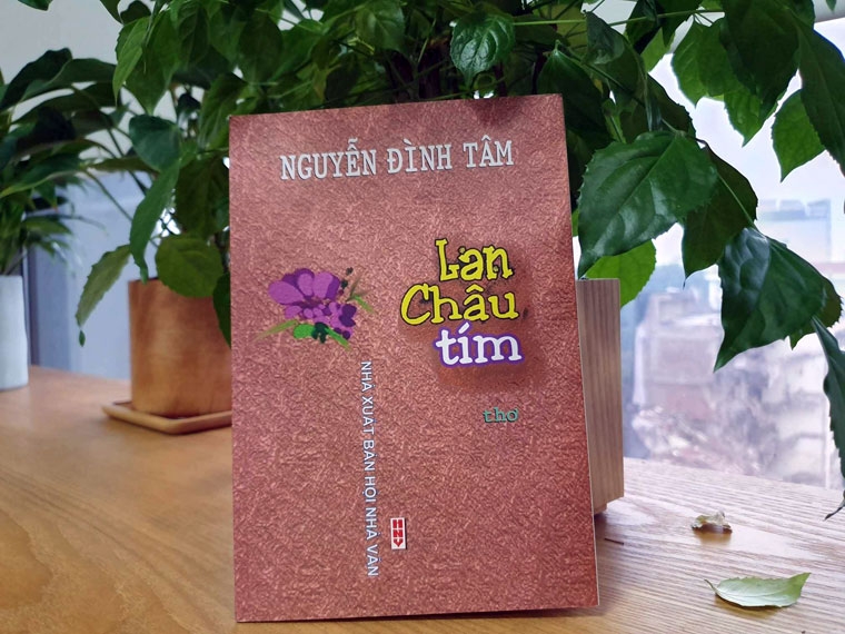 Tập thơ Lan Châu tím