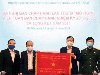 Người lính trên mặt trận dầu khí