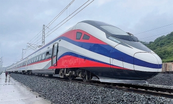 Từ tuyến đường sắt tốc độ cao Lào - Trung Quốc nghĩ về đường sắt Việt Nam
