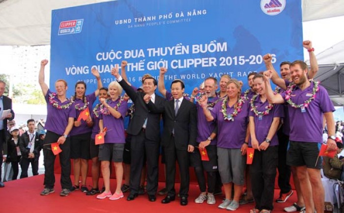 doan dua thuyen buom lon nhat the gioi ve den da nang
