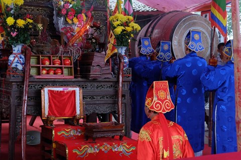 Giẫm đạp, đổ máu cướp Phết ở lễ hội cầu may mắn giam dap do mau cuop phet o le hoi cau may man