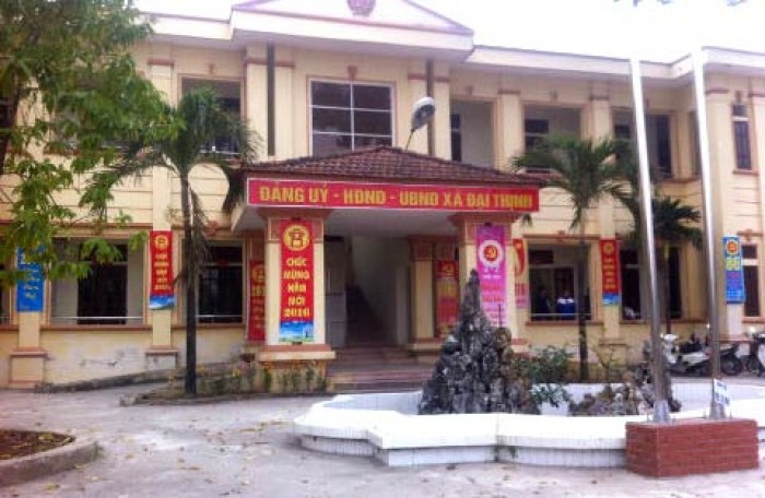 lanh dao xa tron viec di dam cuoi con chu doanh nghiep