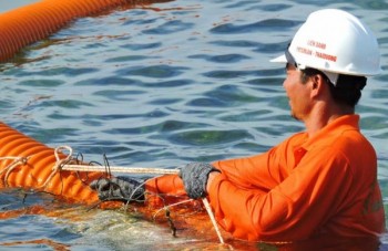 Gian nan “cõng điện” ra đảo