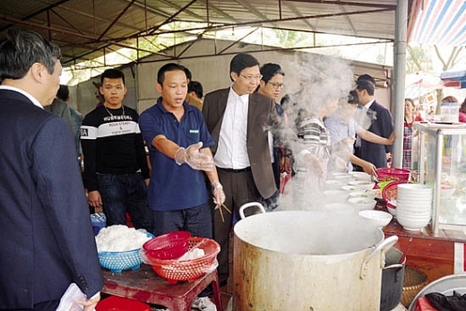 lo ve sinh an toan thuc pham mua le hoi