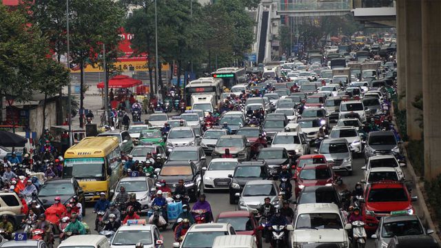 Đường phố Hà Nội ùn tắc kinh hoàng trong ngày 27 Tết duong pho ha noi un tac kinh hoang trong ngay 27 tet