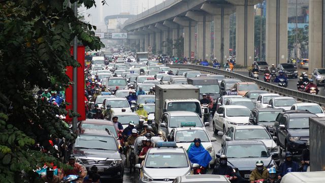 Đường phố Hà Nội ùn tắc kinh hoàng trong ngày 27 Tết duong pho ha noi un tac kinh hoang trong ngay 27 tet