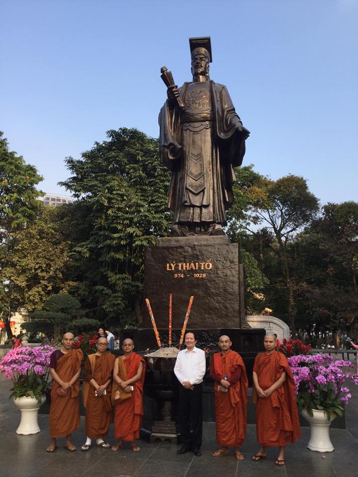 tham quan di tich ngay xuan on lai nhung bai hoc nhan van cua dan toc