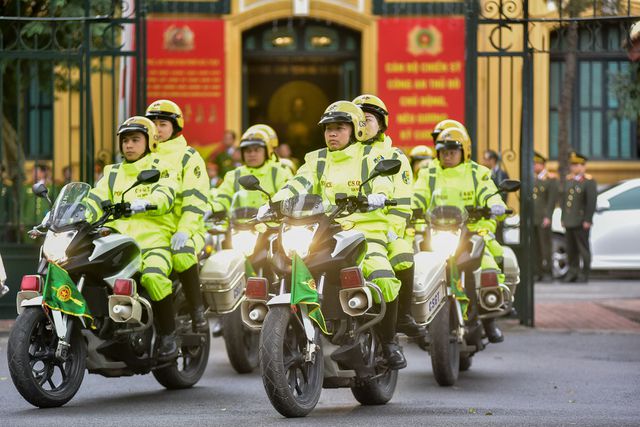 Dàn xe đặc chủng bảo vệ thượng đỉnh Mỹ - Triều diễu hành trên đường Hà Nội dan xe dac chung bao ve thuong dinh my trieu dieu hanh tren duong ha noi