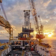 thach thuc tat ca tho nhi ky tiep tuc tham do dau khi o dia trung hai