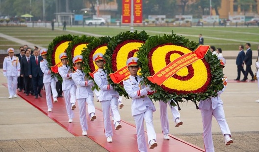 Lãnh đạo Đảng, Nhà nước vào Lăng viếng Chủ tịch Hồ Chí Minh nhân kỷ niệm 96 năm Ngày thành lập Đảng Cộng sản Việt Nam