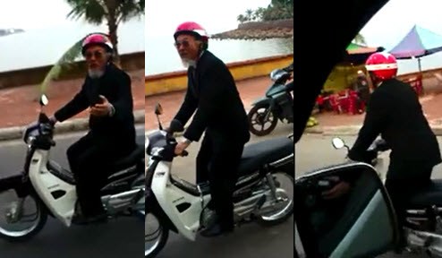 [VIDEO] Phì cười ông cụ chạy Dream dạy thanh niên tán gái