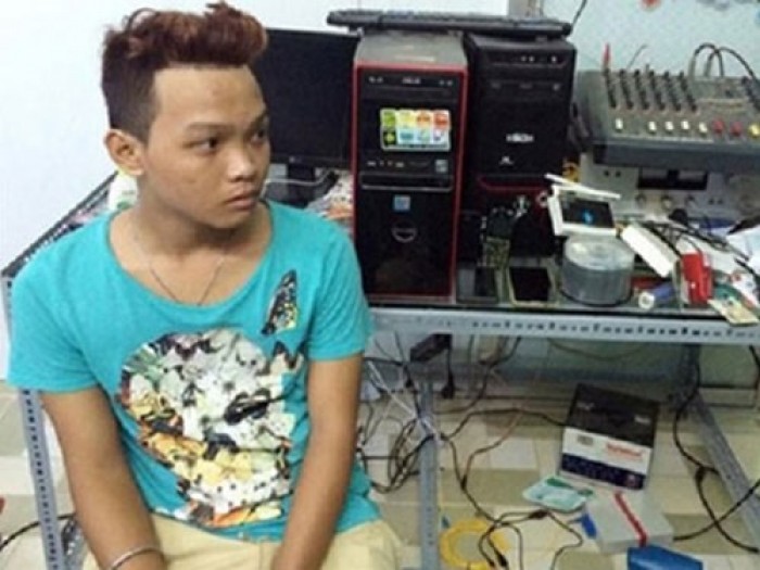 du do hang chuc be nam tu my quay clip khieu dam dua len mang