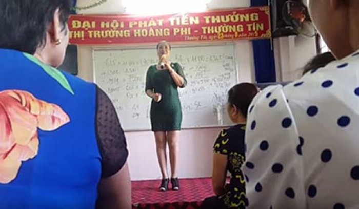 dang sau anh hao quang da cap