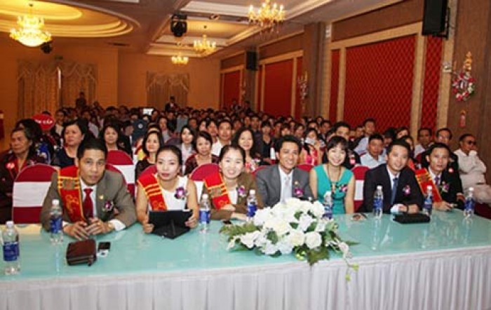 dang sau anh hao quang da cap