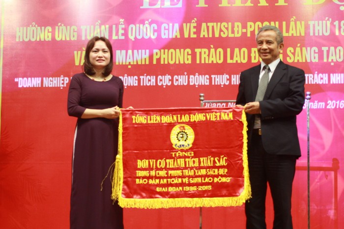 cddk viet nam phat dong tuan le quoc gia ve atvsld pccn va atgt nam 2016
