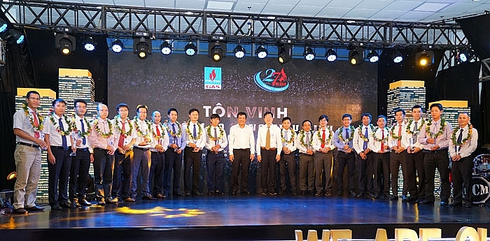 lanh dao thuc hien thang loi nhiem vu 2018