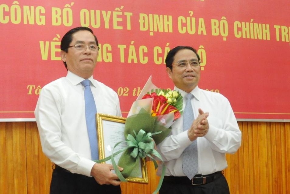 bo chinh tri chi dinh bi thu dang uy khoi doanh nghiep trung uong