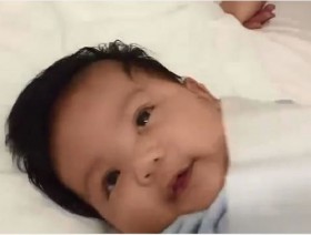 [VIDEO] Bí quyết ru con ngủ trong 40 giây gây sốt của ông bố trẻ