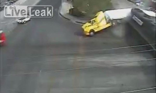 [VIDEO] Tàu hỏa đ