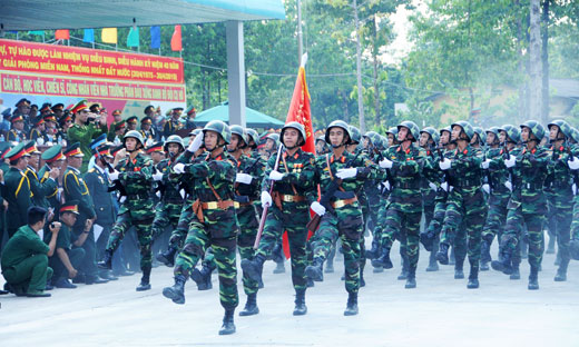 Đội hình diễu binh tại Lễ kỷ niệm 40 năm giải phóng Miền Nam Đội hình diễu binh tại Lễ kỷ niệm 40 năm giải phóng Miền Nam