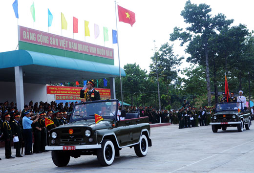 Đội hình diễu binh tại Lễ kỷ niệm 40 năm giải phóng Miền Nam Đội hình diễu binh tại Lễ kỷ niệm 40 năm giải phóng Miền Nam