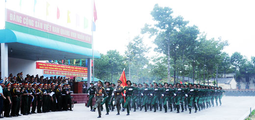 Đội hình diễu binh tại Lễ kỷ niệm 40 năm giải phóng Miền Nam Đội hình diễu binh tại Lễ kỷ niệm 40 năm giải phóng Miền Nam