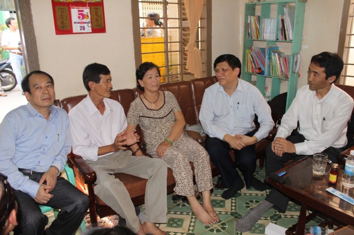 thu truong bo y te tham nguoi duong tinh virus zika o khanh hoa