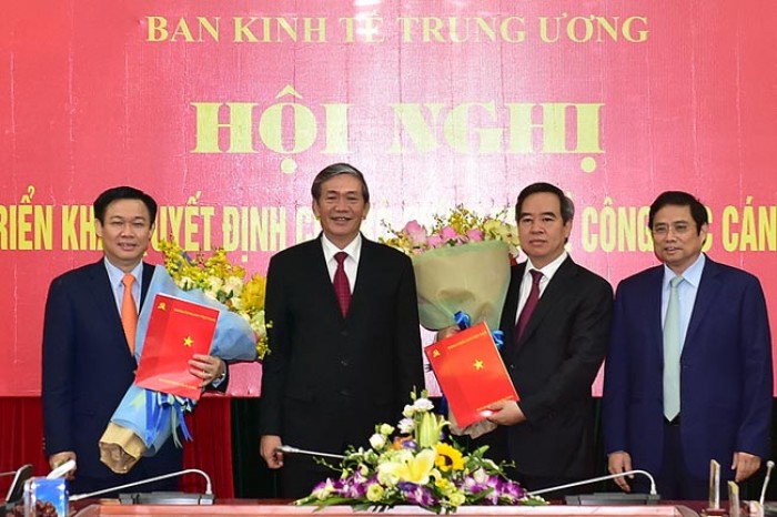 bo chinh tri phan cong truong ban kinh te trung uong