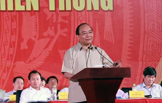 thu tuong trao bang khen cho san pham cua nganh dau khi