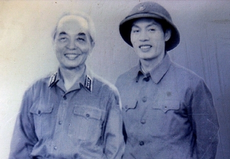 Người anh hùng trong lòng đồng chí, đồng đội
