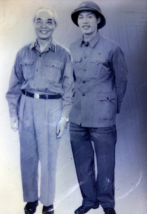 nguoi anh hung trong long dong chi dong doi